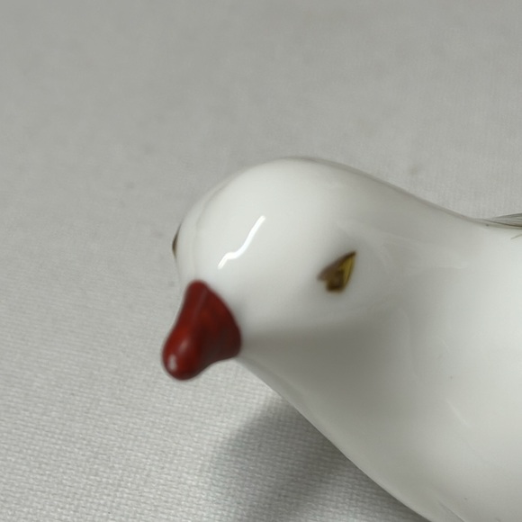 Fenton Hand Painted Milk Glass White Bird w/Cardinals Design Signed by Artist - Picture 8 of 8